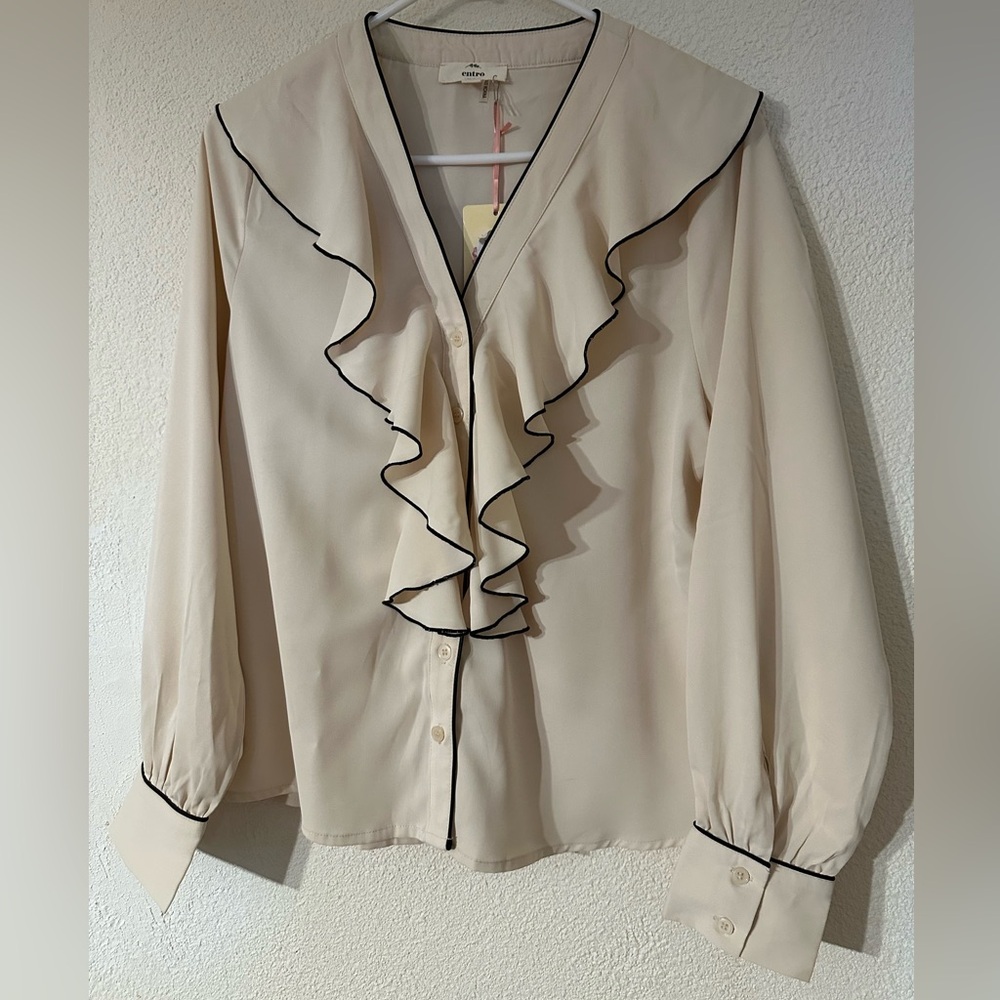 Entro Blouse Women Cream Long Sleeve V Neck Button Up Ruffle Collar NWT Size S